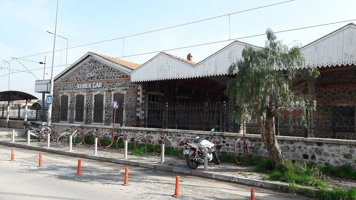 Kemer Tren İstasyonu: İzmir'in Demiryolu Mirası